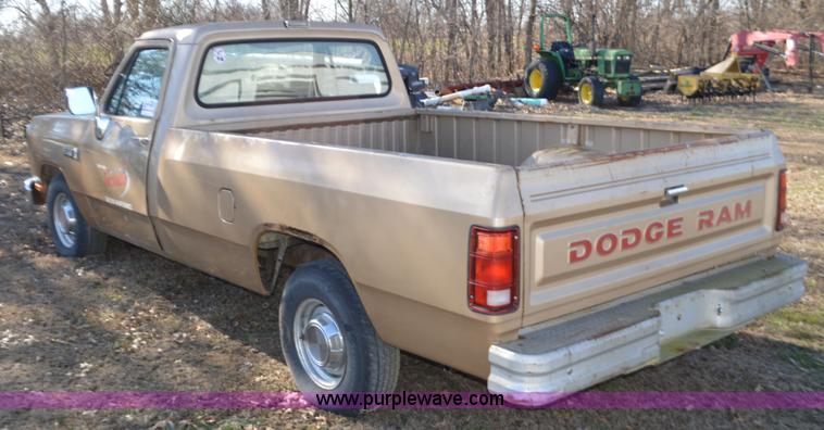 image for item K5445 1990 Dodge D150 pickup truck