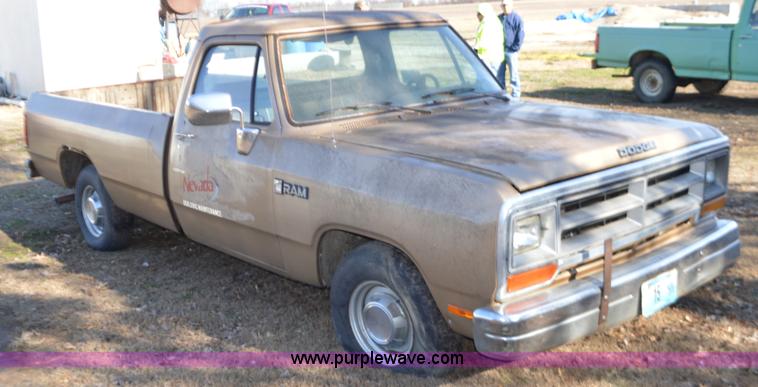 image for item K5445 1990 Dodge D150 pickup truck