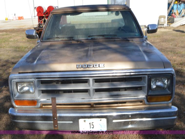 image for item K5445 1990 Dodge D150 pickup truck