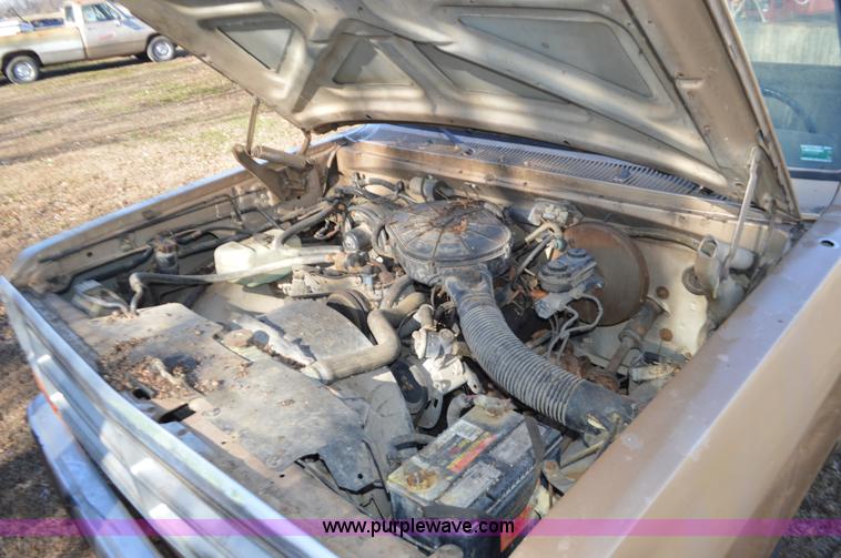 image for item K5445 1990 Dodge D150 pickup truck