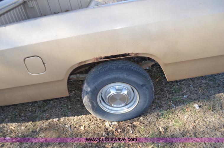 image for item K5445 1990 Dodge D150 pickup truck