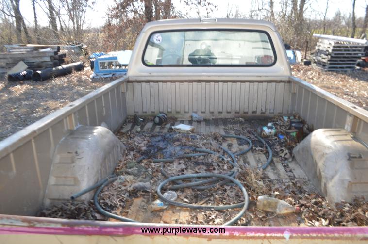 image for item K5445 1990 Dodge D150 pickup truck