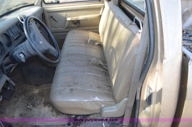 image for item K5445 1990 Dodge D150 pickup truck