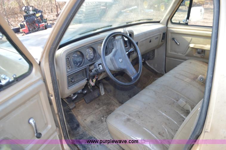 image for item K5445 1990 Dodge D150 pickup truck