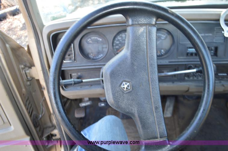 image for item K5445 1990 Dodge D150 pickup truck