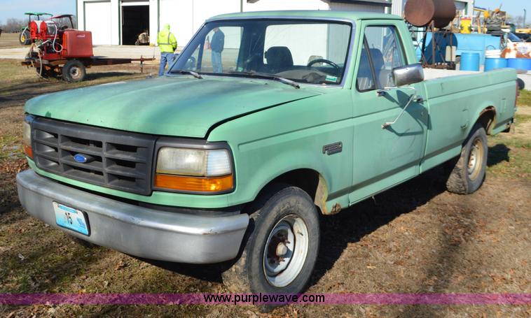 image for item K5446 1992 Ford F250 pickup truck