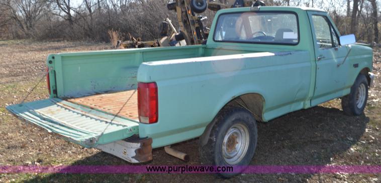 image for item K5446 1992 Ford F250 pickup truck