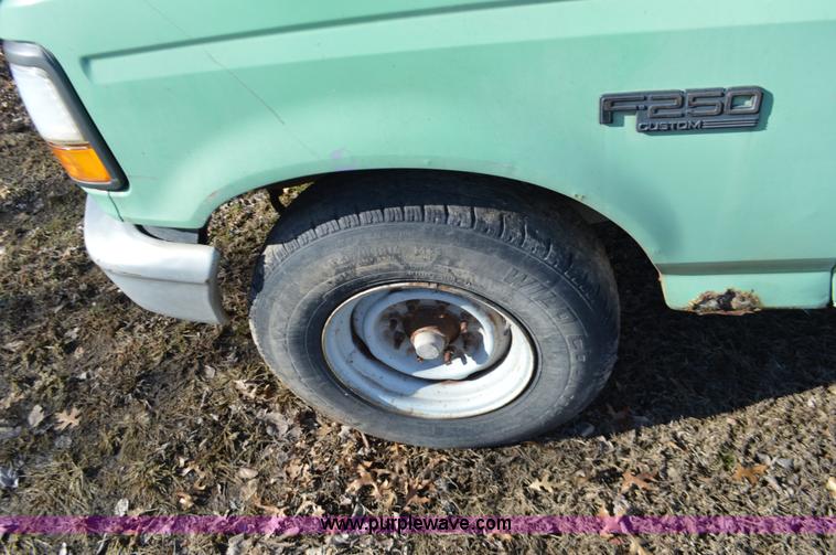 image for item K5446 1992 Ford F250 pickup truck