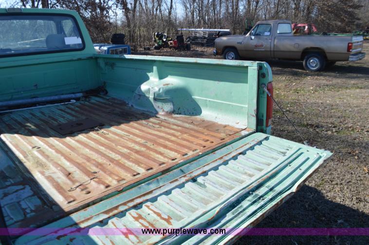 image for item K5446 1992 Ford F250 pickup truck