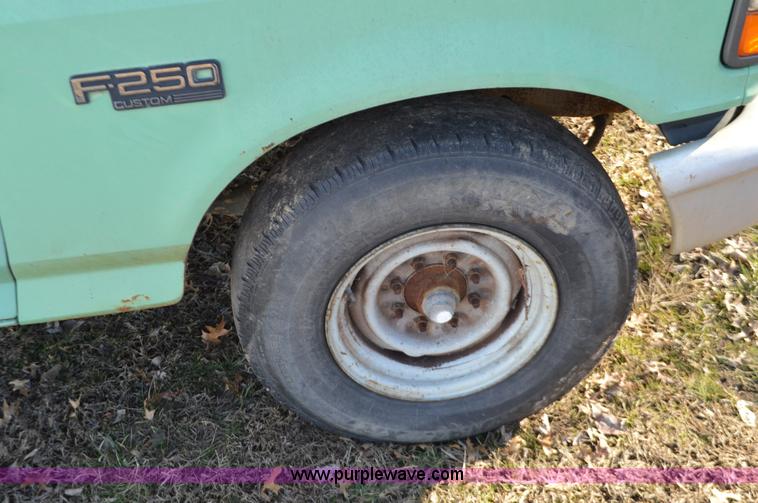 image for item K5446 1992 Ford F250 pickup truck