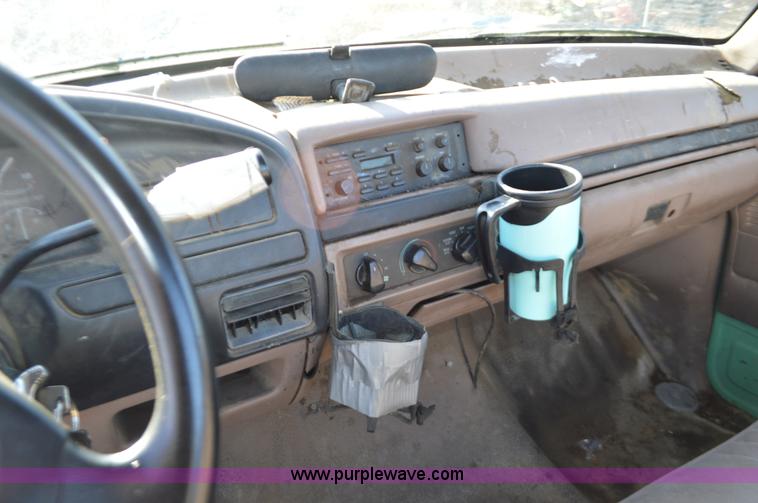 image for item K5446 1992 Ford F250 pickup truck