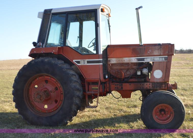image for item K5469 International 1486 tractor