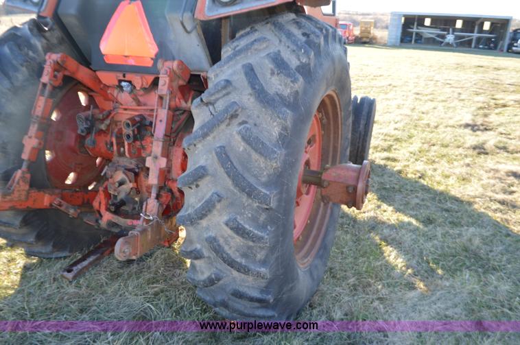 image for item K5469 International 1486 tractor
