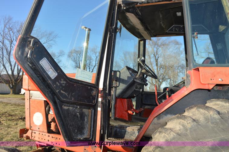 image for item K5469 International 1486 tractor