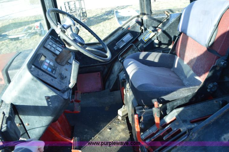 image for item K5469 International 1486 tractor