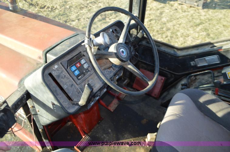 image for item K5469 International 1486 tractor