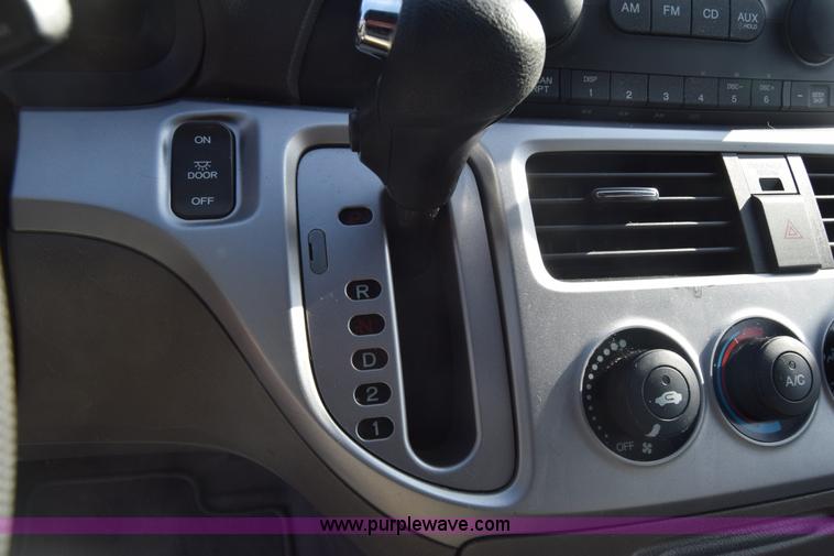 image for item L1117 2010 Honda Odyssey LX van