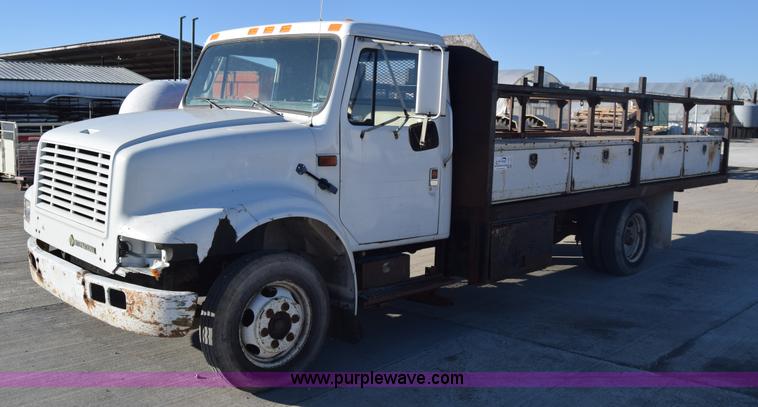 image for item L1165 1991 International 4600LP flatbed truck