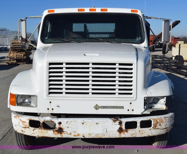 image for item L1165 1991 International 4600LP flatbed truck