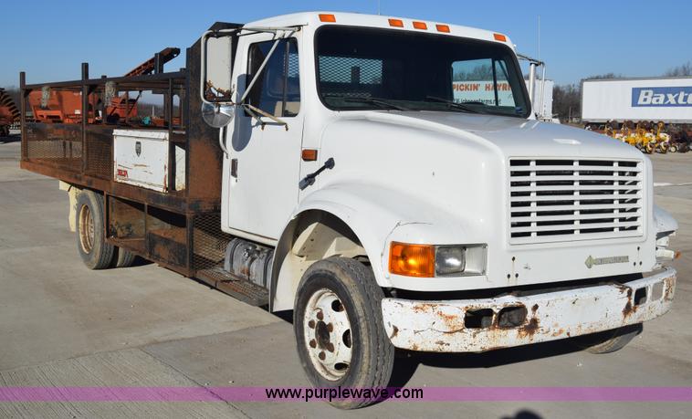 image for item L1165 1991 International 4600LP flatbed truck