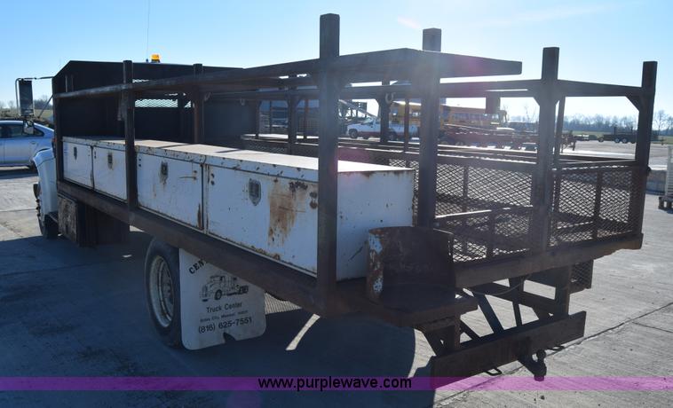 image for item L1165 1991 International 4600LP flatbed truck