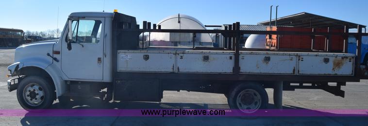 image for item L1165 1991 International 4600LP flatbed truck