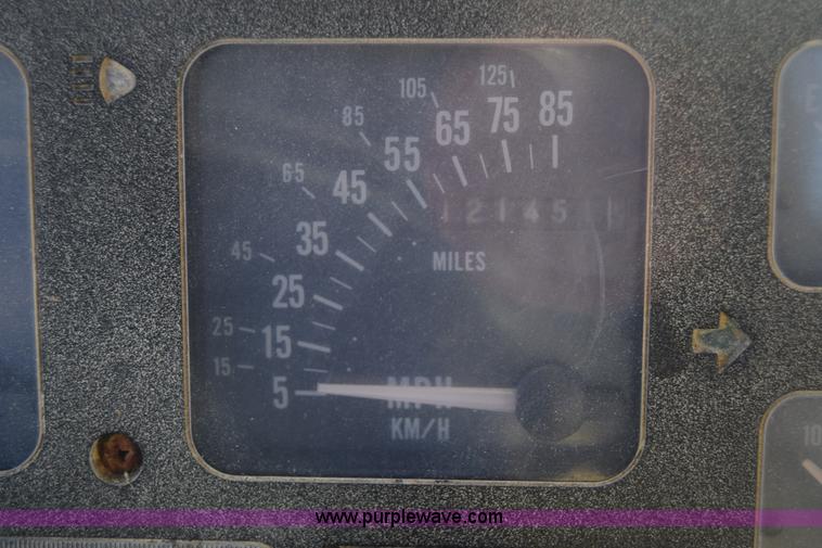 image for item L1165 1991 International 4600LP flatbed truck