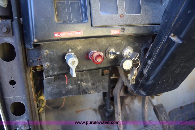 image for item L1165 1991 International 4600LP flatbed truck