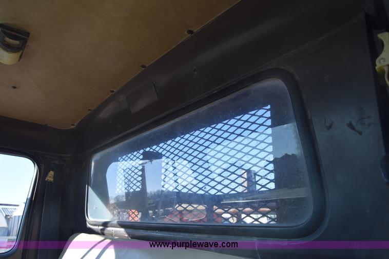 image for item L1165 1991 International 4600LP flatbed truck