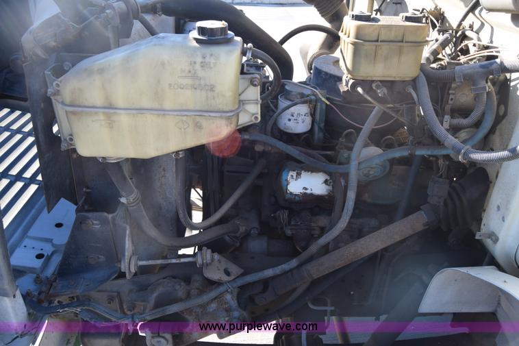 image for item L1165 1991 International 4600LP flatbed truck