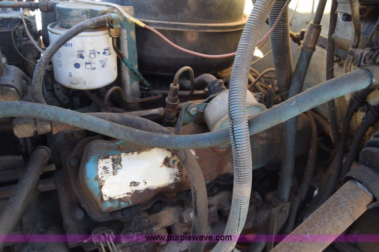 image for item L1165 1991 International 4600LP flatbed truck