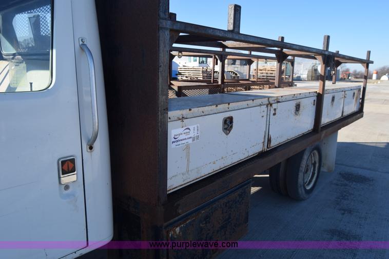 image for item L1165 1991 International 4600LP flatbed truck