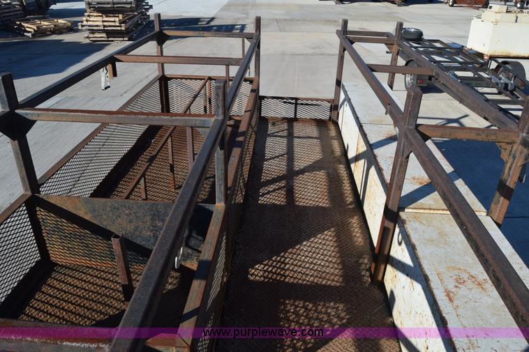 image for item L1165 1991 International 4600LP flatbed truck