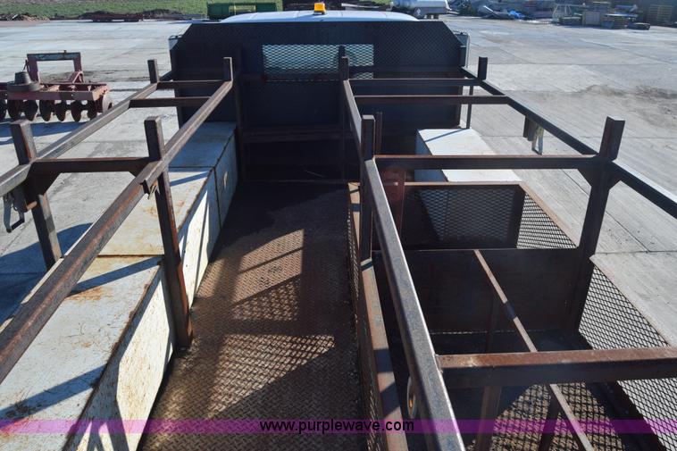 image for item L1165 1991 International 4600LP flatbed truck