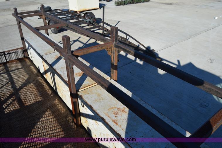 image for item L1165 1991 International 4600LP flatbed truck