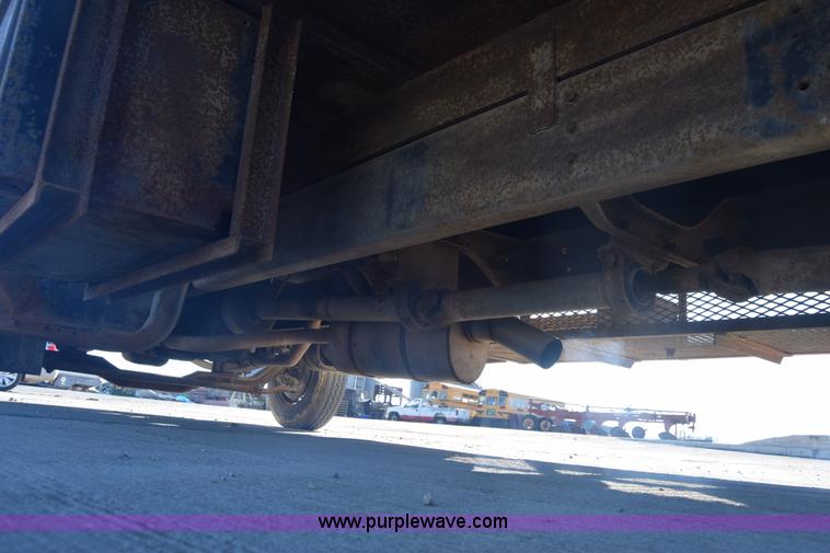 image for item L1165 1991 International 4600LP flatbed truck