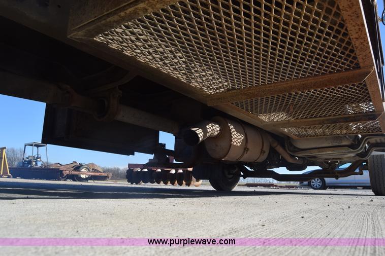 image for item L1165 1991 International 4600LP flatbed truck