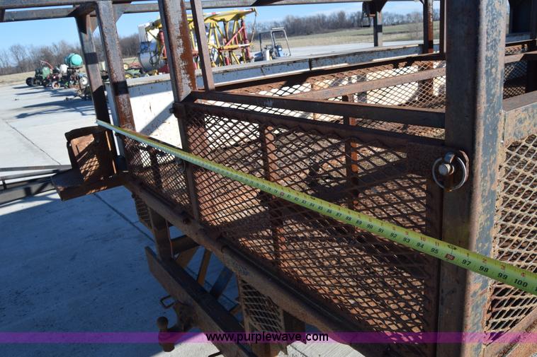 image for item L1165 1991 International 4600LP flatbed truck