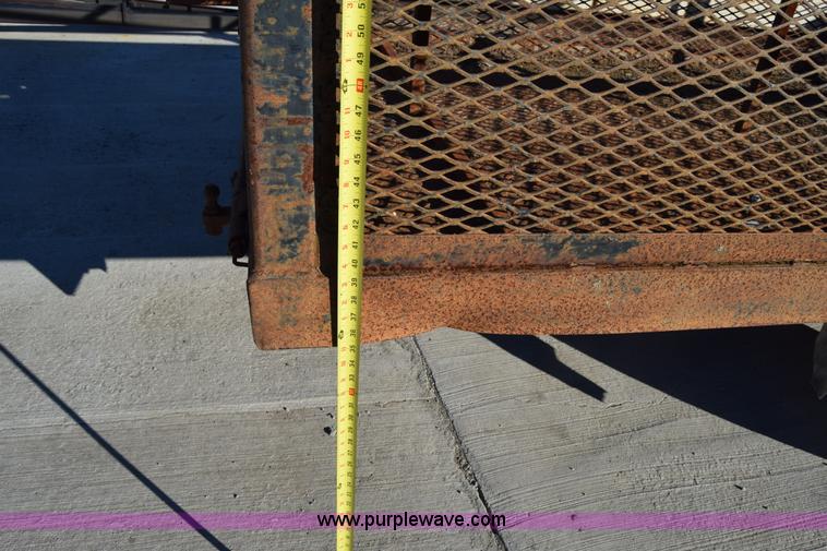 image for item L1165 1991 International 4600LP flatbed truck