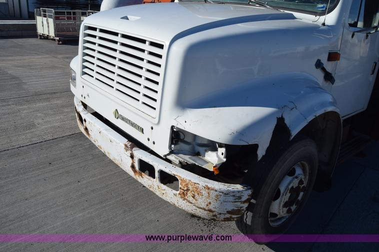 image for item L1165 1991 International 4600LP flatbed truck
