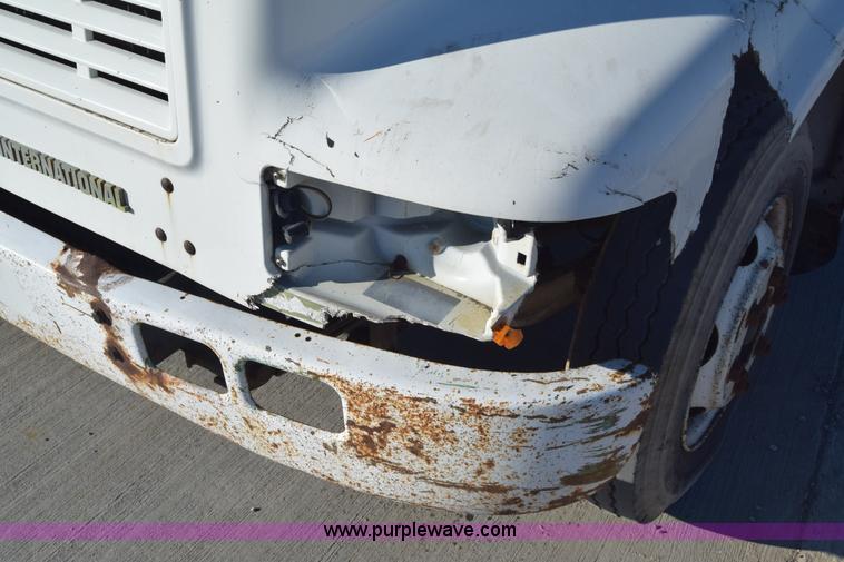 image for item L1165 1991 International 4600LP flatbed truck