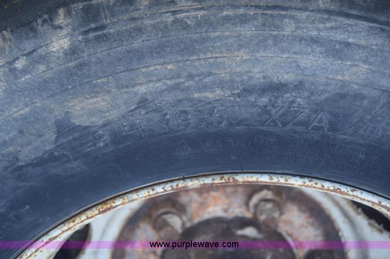 image for item L1165 1991 International 4600LP flatbed truck