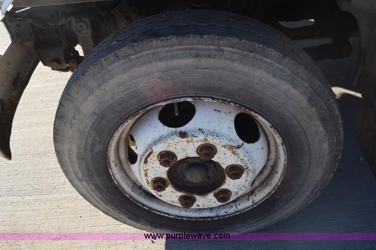 image for item L1165 1991 International 4600LP flatbed truck