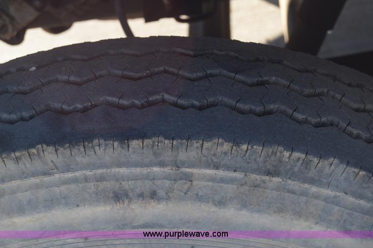 image for item L1165 1991 International 4600LP flatbed truck