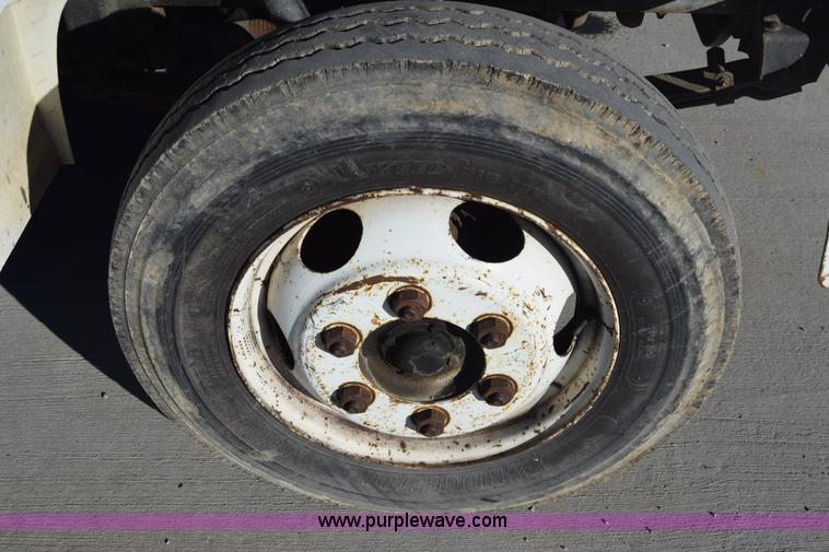 image for item L1165 1991 International 4600LP flatbed truck