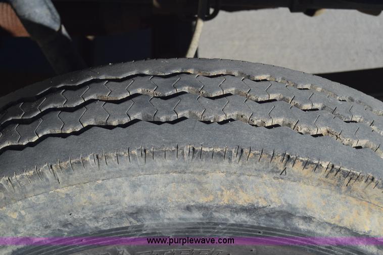 image for item L1165 1991 International 4600LP flatbed truck