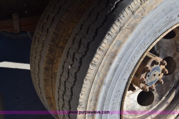 image for item L1165 1991 International 4600LP flatbed truck