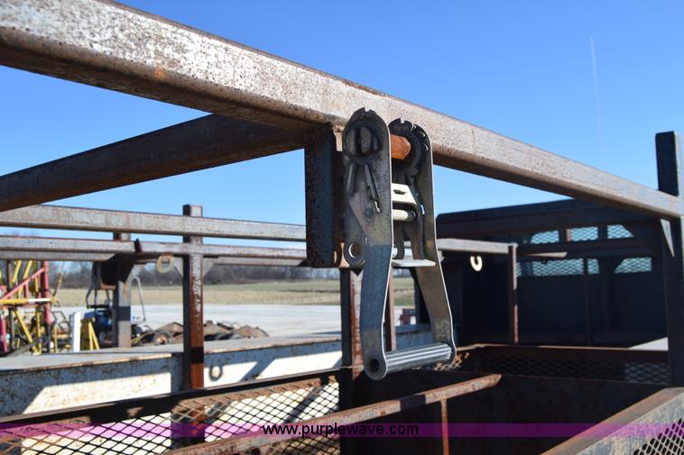 image for item L1165 1991 International 4600LP flatbed truck