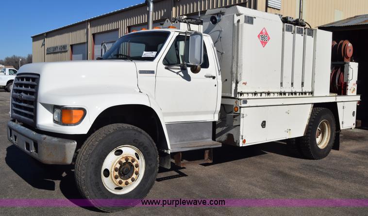 image for item L1195 1995 Ford F800 service truck
