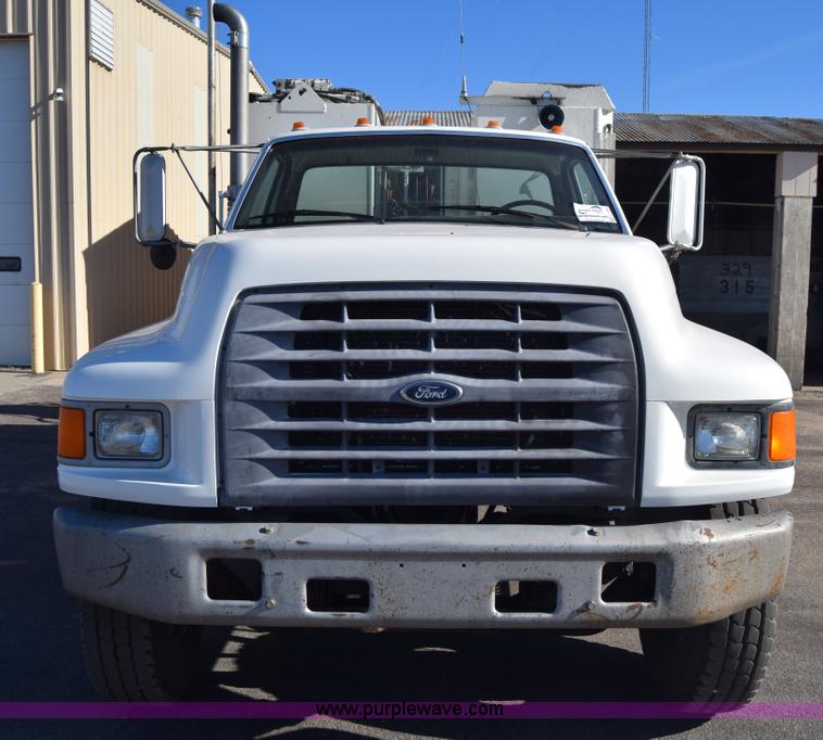 image for item L1195 1995 Ford F800 service truck